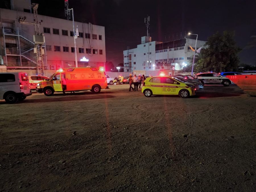 كنوز | قتيل باطلاق نار باللد واصابة امرأة وطفل 